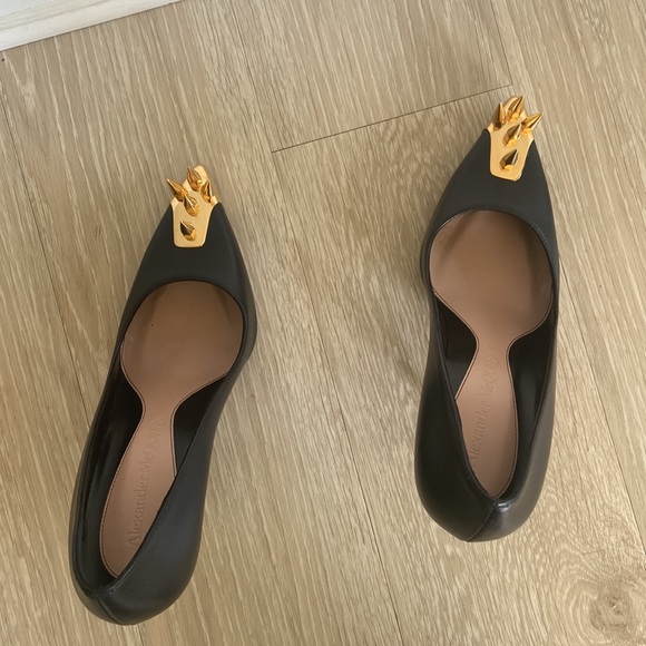 ALEXANDER MCQUEEN Punk Stud embellished leather pumps size 8 - Picture 10 of 14